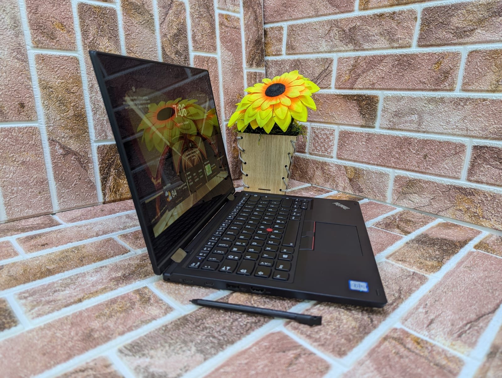 LENOVO Thinkpad X1 YOGA 2-IN-1/CPU : Intel® Core™ i7-8650U/ Ram:16GB DDR4/HDD : 256 GB SSD M2/14“inch/ Intel 630 Graphic/Touch Screen