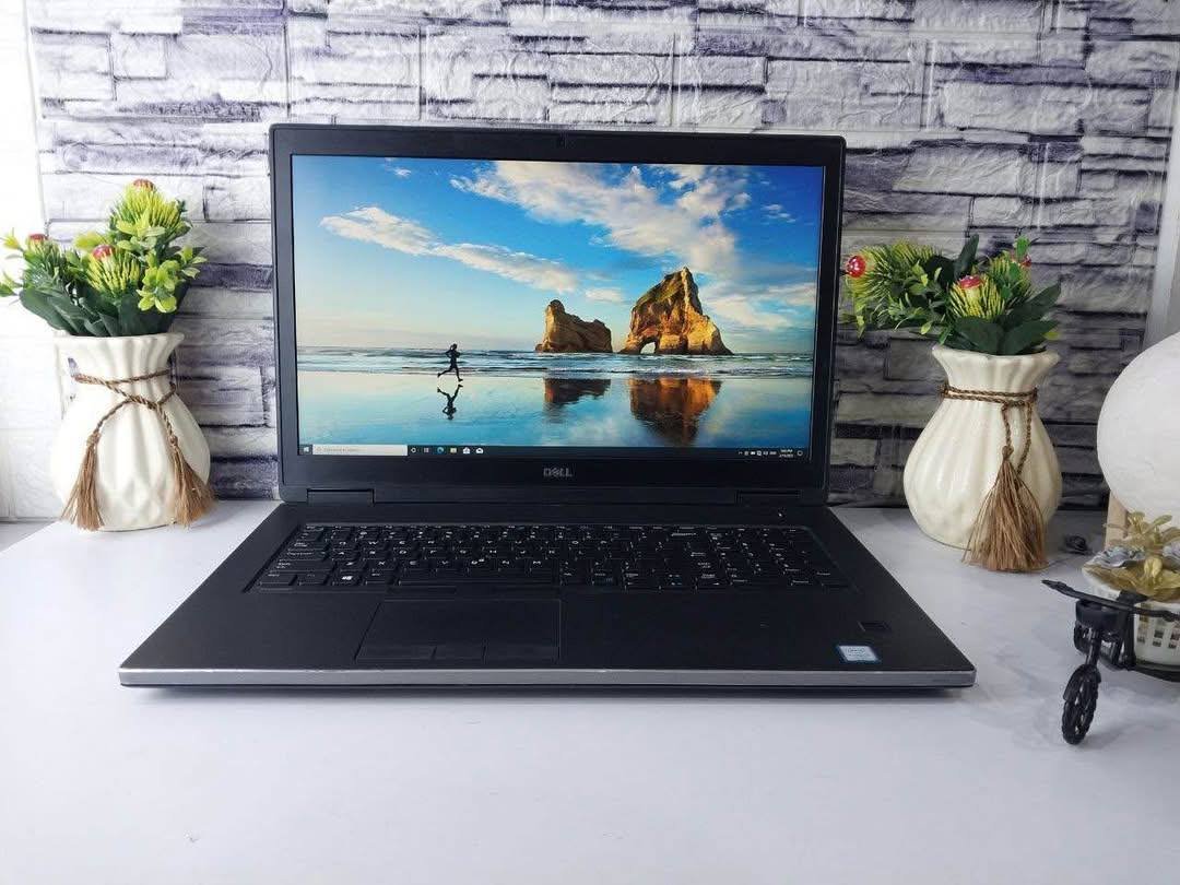 DELL PRECISION 7730/intel core i7-8850H/RAM:16GB DDR4/Hard: 512 GB SSD  M.2 INVME/Vga Intel 620 Uhd up to 4 GB