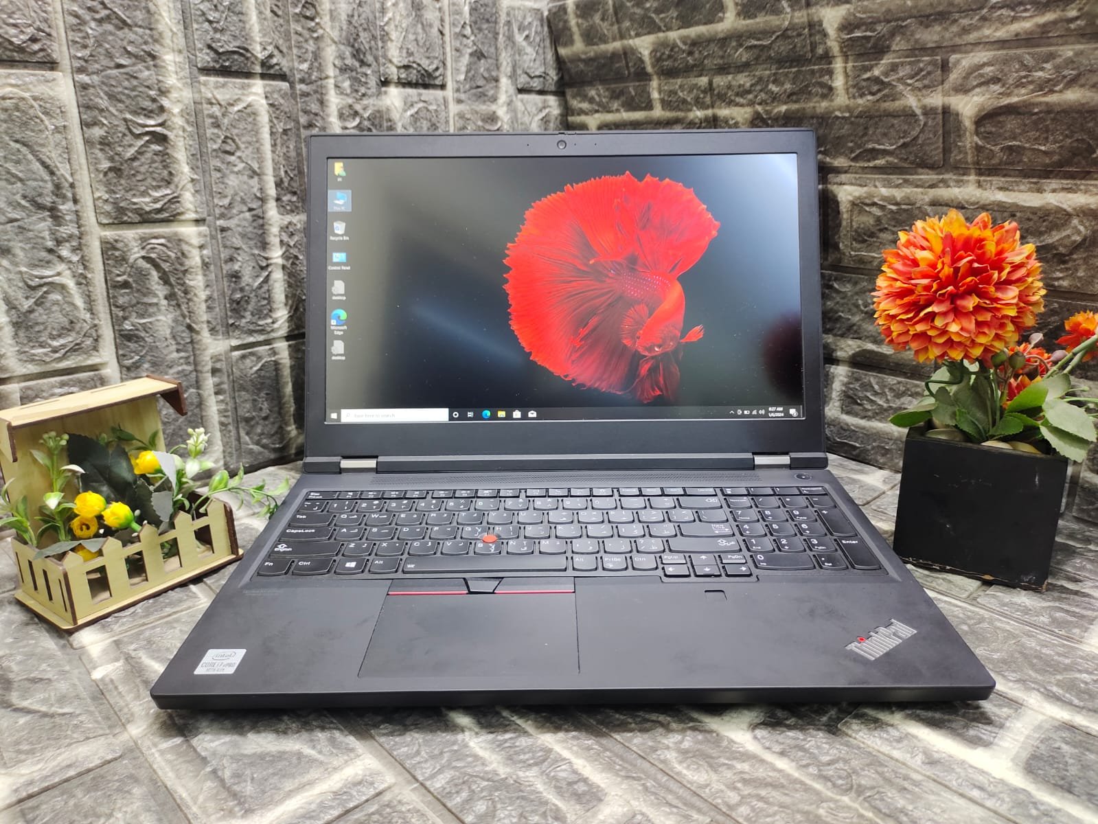 Lenovo Thinkpad P15/INTEL CORE I7-10850H/32 GB DDR4/NVIDIA Quadro T2000 4G DDR5 + Intel(R) UHD Graphics/Hard Disk: 512 SSD/ 15.6" inch