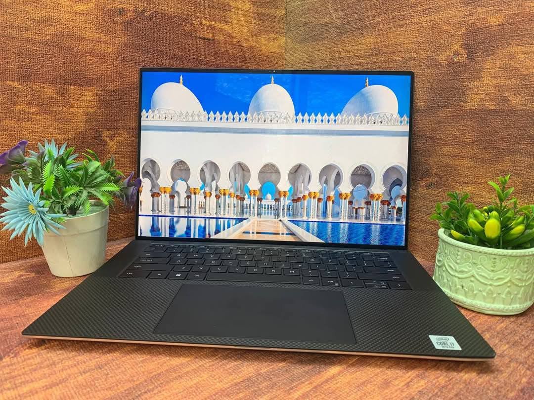 Dell XPS 15 9500 4K Touch / Core i7-10850H / Ram : 32G DDR4 /Hard : SSD  512G M.2 NVME /GPU 0 : intel UHD Graphic / GPU 1 : NVIDIA GTX 1650Ti