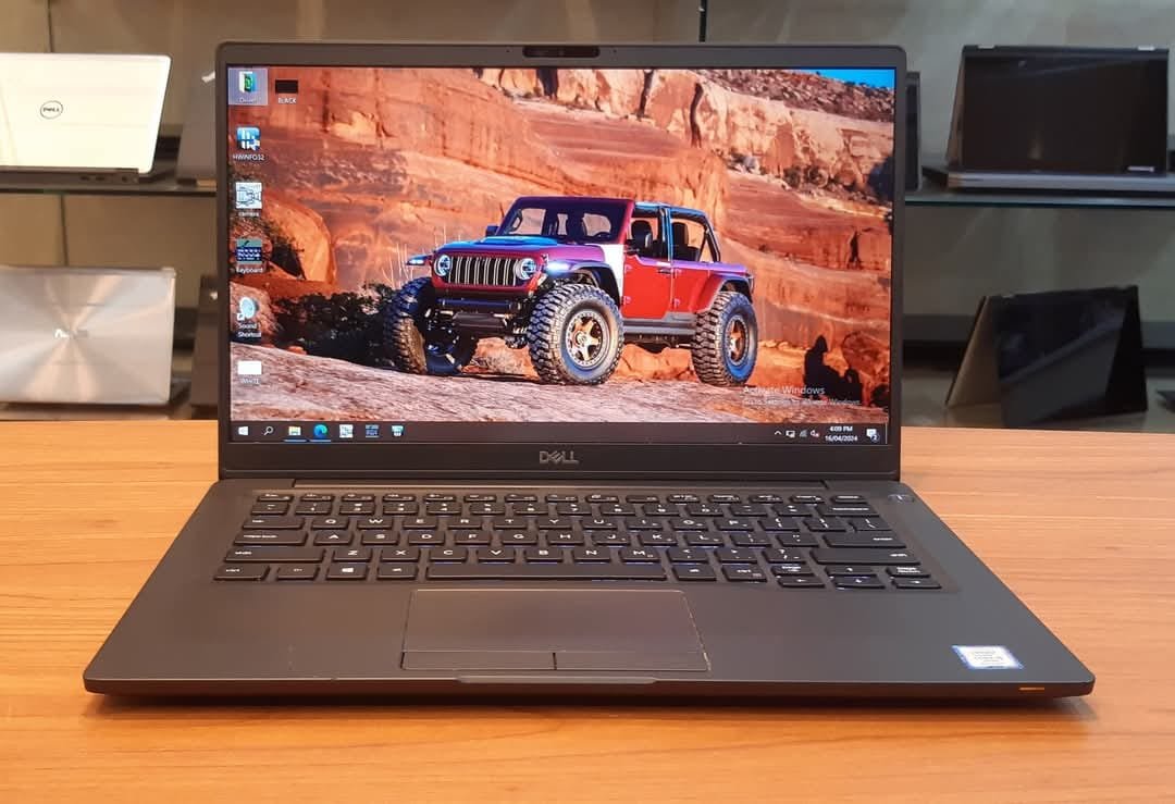 Dell Latitude 7400/  Intel Core i5-8365U Vpro Core i5-GEN8/RAM- 8 GB R4/ 256 SSD M.2 Nvme/Turn 180