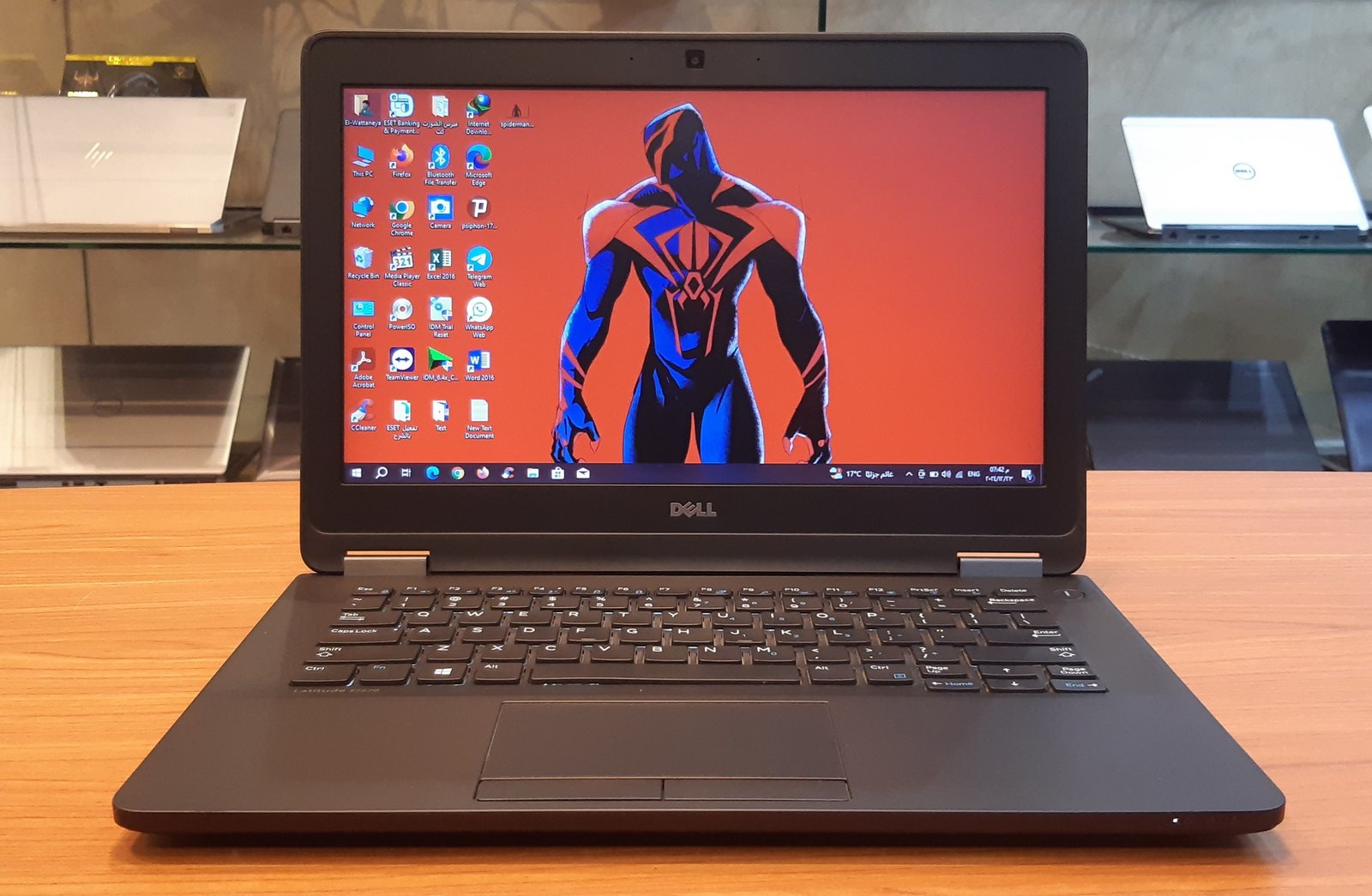 DELL Latitude E7270/Intel Core I7-6600U CORE I7 GEN6/RAM- 8 GB R4/Hard Disk -256 SSD  M.2/vga-Intel HD Graphics 520 128 To 4G