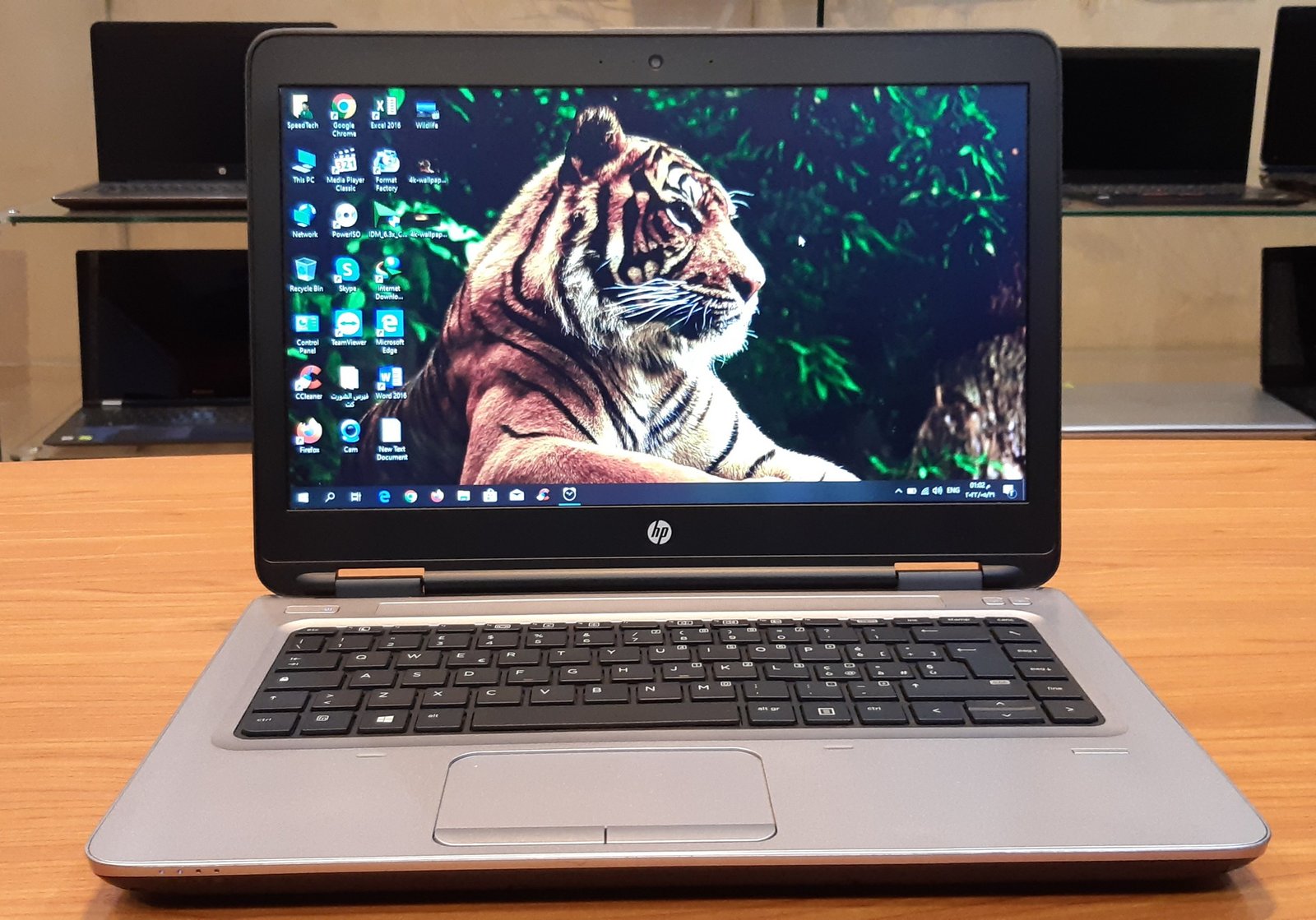 HP ProBook 645 G3/CPU:AMD A10-8730B/Display:AMD Radeon R5/Ram:8GB/hard:256ssd