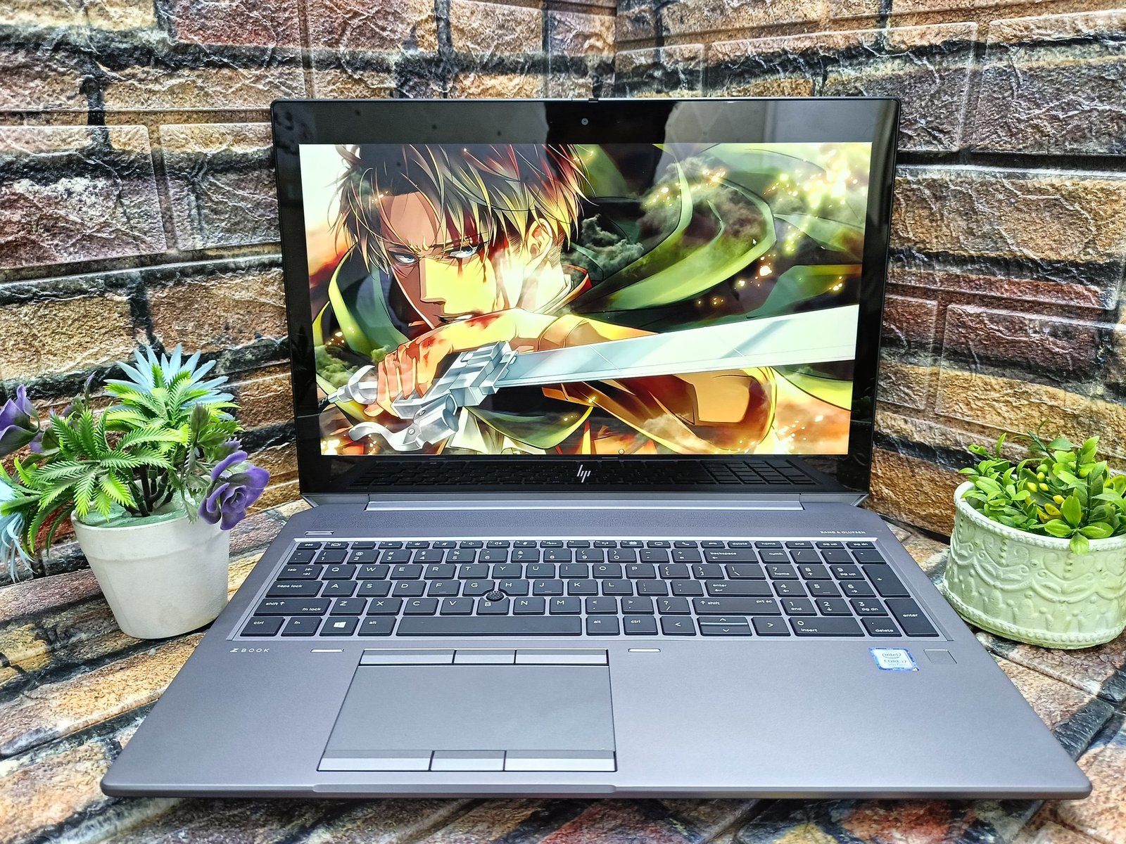HP ZBook 15 g6/Processor: i7-9850H/RAM: 32 GB DDR4/Hard: 512GB SSD/VGA: Intel HD graphics /Nividia quadro 4G T2000/Display: 15.6 inch FHD