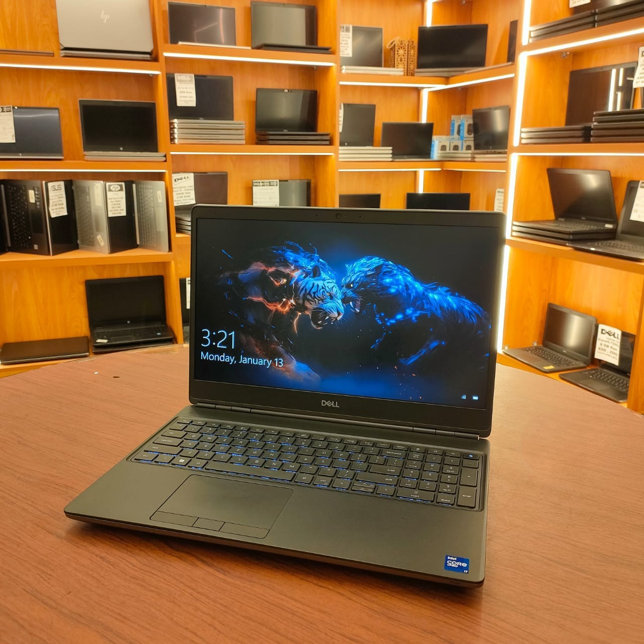 Dell Precision 7560 /Intel® Core™ i7-11850H الجيل الحادي عشر./RAM:32GB DDR4/HARD: 512GB SSD M2 /NVIDIA Quadro T1200 4GB GDDR6. /Intel UHD Graphics /* الشاشة: 15.6 بوصة FHD IPS.