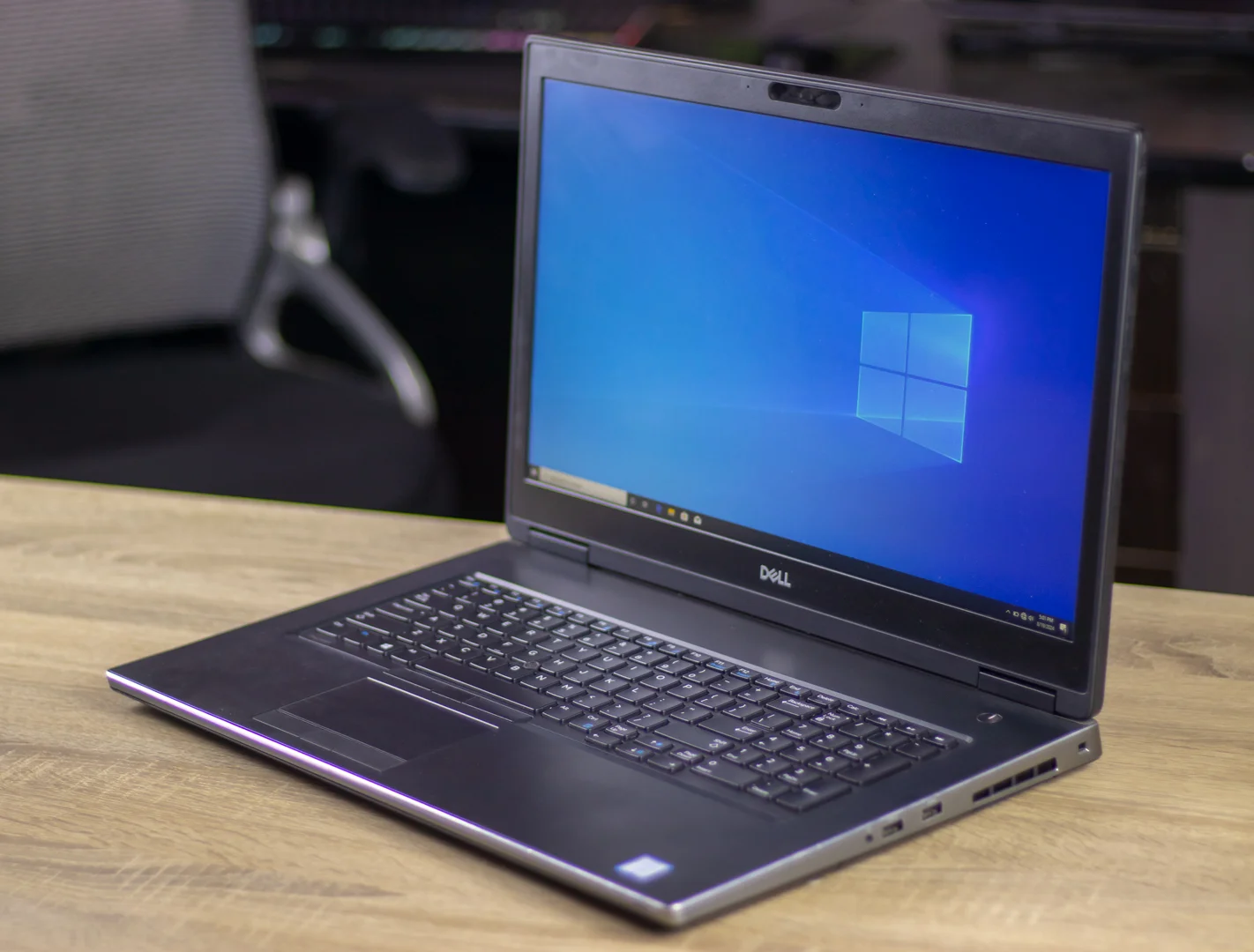 dell precison 7740/Intel Core i7-9850H/ Nvidia RTX 3000 6GB GDDR6/17.3 بوصة بدقة FULL HD/ 512 جيجا بايت SSD M.2/Ram:32GB