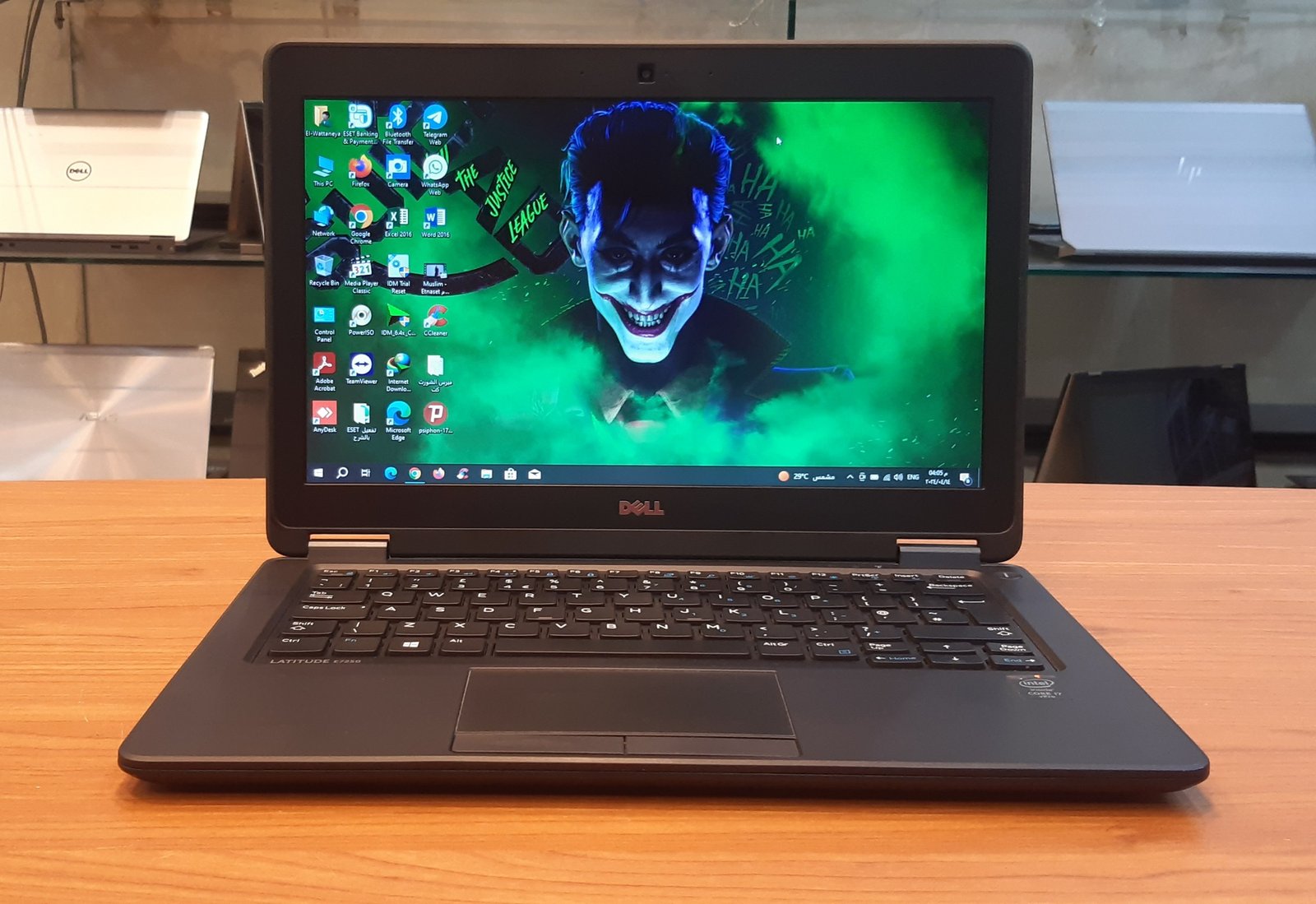 DELL Latitude E7250/Intel Core i7-5600U Vpro CORE I7 GEN5/RAM- 8 GB/Hard Disk -128 SSD M.SATA/vga-Intel HD Graphics 5500 To 4G/Turn 180