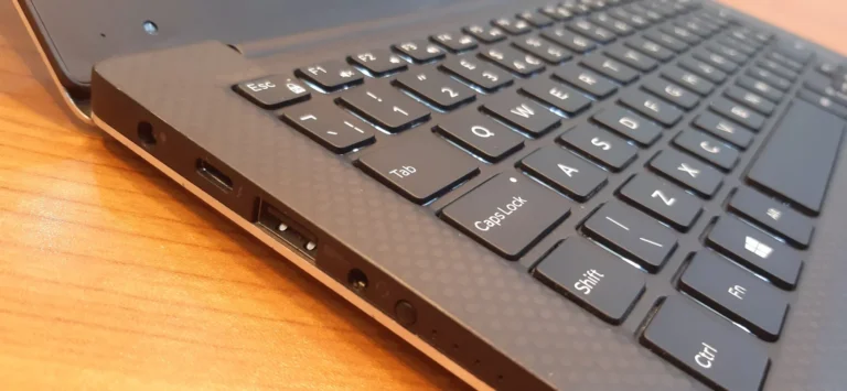 Dell XPS 13 9360/Intel Core i7-7500U CORE I7 GEN7/RAM- 8 GB R4/Hard Disk - 256 SSD M.2/vga-Intel HD Graphics 620 To 4G - Image 6