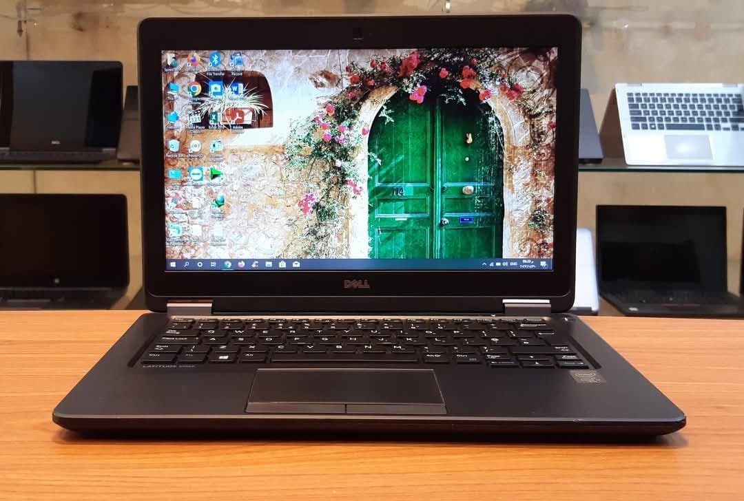 DELL Latitude E7250/Intel Core i7-5600U Vpro CORE I7 GEN5/RAM- 8 GB/Hard Disk -128 SSD M.SATA/Turn 180