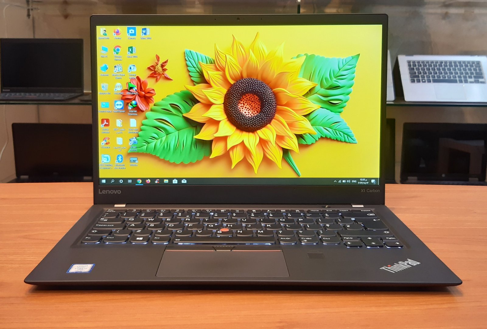 Lenovo ThinkPad X1 Carbon /Intel Core i7-7600U Vpro 2.90 GHZ /RAM- 16 GB R4/Hard Disk -256 SSD/Backlieght Turn 180/vga-Intel Iris Graphics 520 To 8G