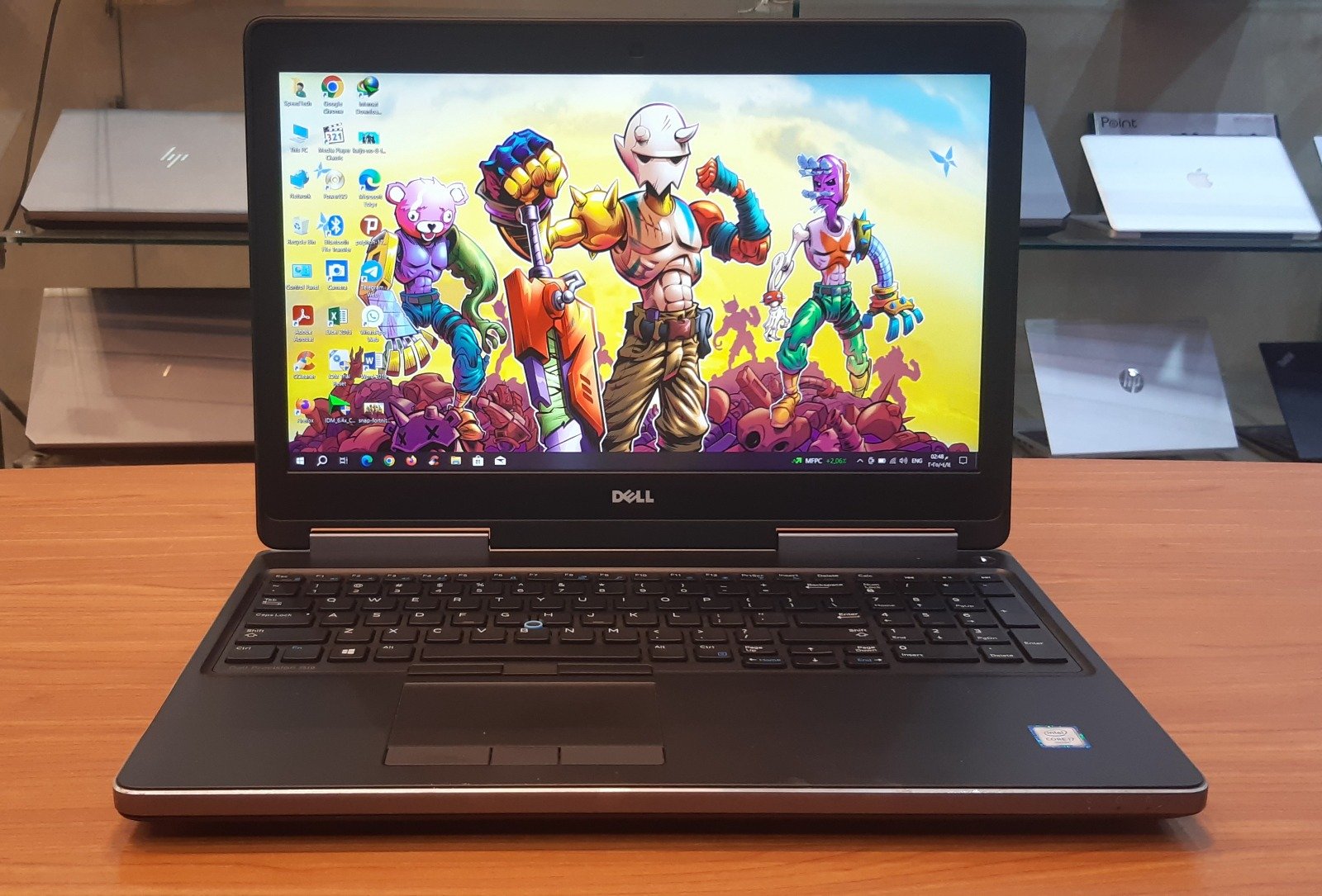 DELL Precision 7520 XEON/Intel® Xeon® E3-1505M v5/RAM-16 GB R4/Hard Disk -256 SSD M2/vga-Nvidia Quadro M2200 4G To 12G + Intel UHD Graphics p530 To 8G/Turn 180