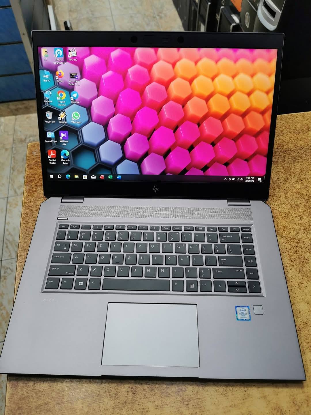 HP Zbook G6 StudioUltraSlim/Ci7-9850H @ 2.60GHz. 6 Cores. 12MB Cache/Ram 16GB DDR4/Hard disk:SSD 512GB NVMe/VGA Nvidia Quadro 4GB DDR/15.6 inch. Full HD. Backlight5. P1000
